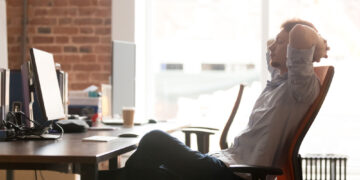 Tips to make your workplace ergonomic