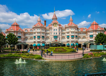 How to survive a family vacation to Disneyland