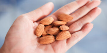 This is why you need to eat more almonds