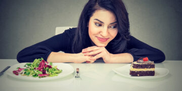 Latest research finds that those who restrict carbs lose more weight